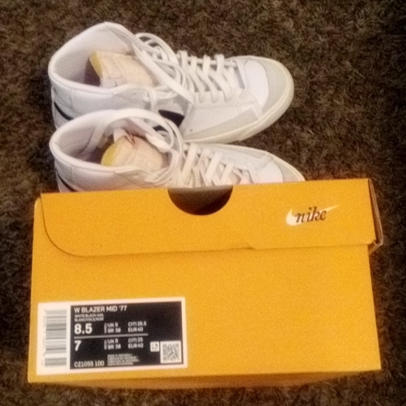 Shoes - Picture 2 of 4